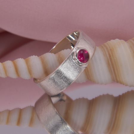 Silber Ring mit Rubin zum Hochzeitstag